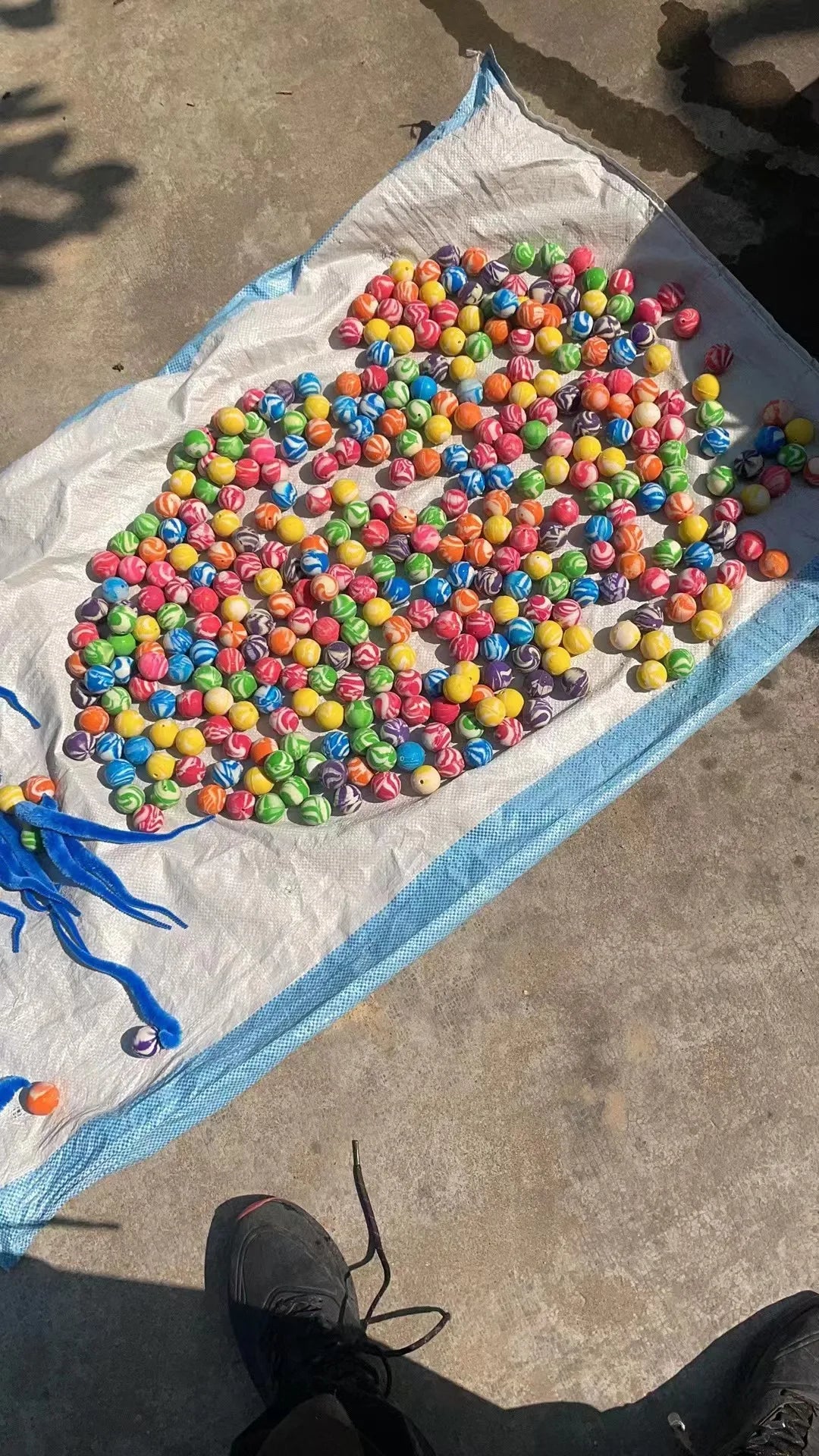 Interactive Colorful Bouncing Ball for Indoor Cats